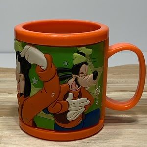 Disney Goofy plastic cup 6 oz